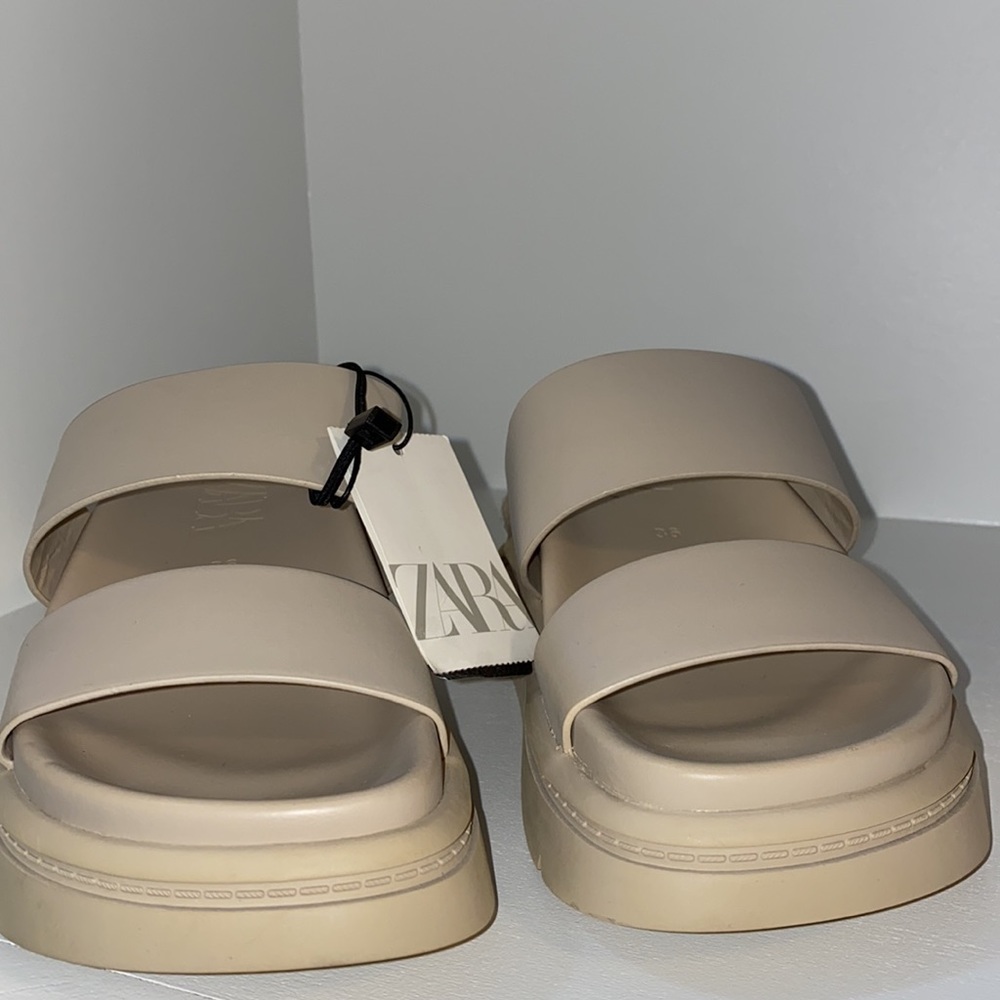𝗡𝗪𝗧 𝗭𝗮𝗿𝗮 • Rubberized Low Heel Sandals - Picture 8 of 11